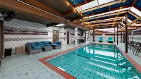 Regency Suites Hotel - Pools