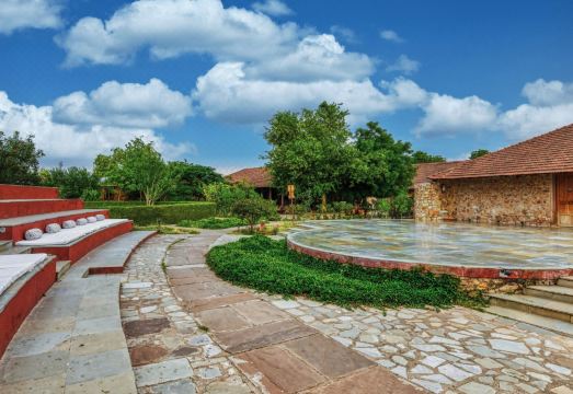 더 어스 앳 란탐보으