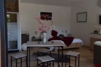 Gites spa de Charme L Etoile SPA Hôtels à : Belvès
