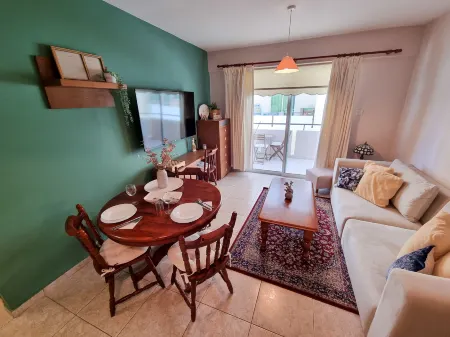 Dock Holiday Pool Apartment Отели рядом с достопримечательностью «Intercity Buses»