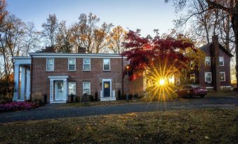 Cromwell Manor Inn