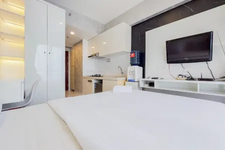 Simply and Restful Studio Apartment at Sky House BSD Отели в г. Cisauk