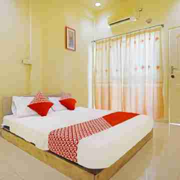 Wisma Pinggir Mitra RedDoorz Rooms