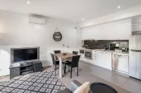 Bellerive Quay - 2 Bedroom Apartment - Free Parking - Free Wifi Hotels in Bellerive