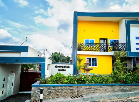 Lovek Condos Отели рядом с достопримечательностью «Парк Ратрей»