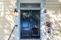 Broom & Board Hotels in Salem