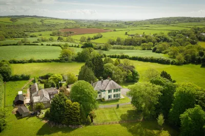 Elm Grove Country House Hotel a Carew