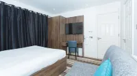Langley Guest House Nr Pinewood Studios Hotels in Wexham