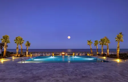 Embassy Suites by Hilton Virginia Beach Oceanfront Resort Отели рядом с достопримечательностью «Парк штата Ферст Ландинг»