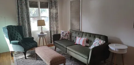 The Bird- Lovely 2 Bed Home in the Garden, Great Location Отели рядом с достопримечательностью «Парк Пукетт»