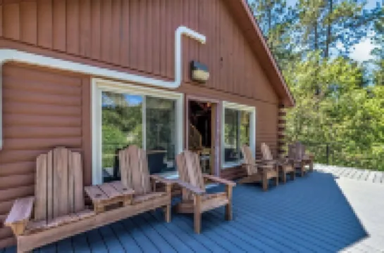 JR's Hideaway- Secluded Cabin on 3.5 acres in Northern Black Hills