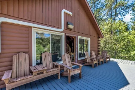 JR's Hideaway- Secluded Cabin on 3.5 acres in Northern Black Hills
