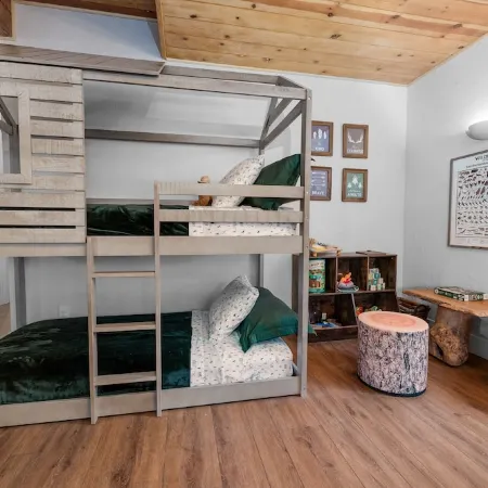 Cozy Treehouse with Lake View of Lake Arrowhead - 5 min from Village and Skypark