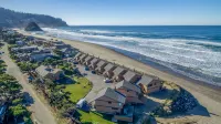 Private Deck and Ocean Views - Luxurious Coastal Retreat Hotels in Neskowin