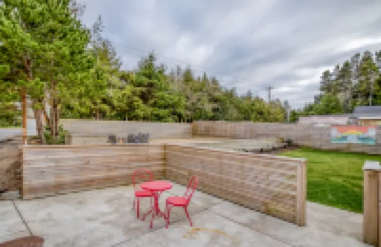 Gorgeous Interior and Inviting Outdoor Space - Charming Coastal Haven Hotels in Gleneden Beach