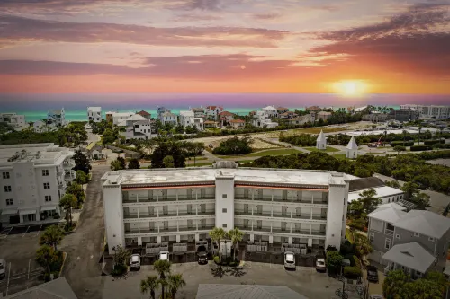 Exclusive Pool and Private Beach Access - Gorgeous Oasis Hotels in Rosemary Beach