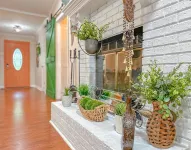 Spacious Fenced Yard and Cozy Living Space - Charming Bo-Ho Retreat Hotels in Centerville