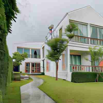 White Wall Riverfront Hotel Hotel Exterior