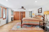 Hot Tub, Sauna and Game Room Amenities - Charming Eclectic Retreat