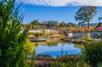 Spacious Duplex with Fenced Backyard and Modern Comforts - Charming Retreat Hotel a Redan