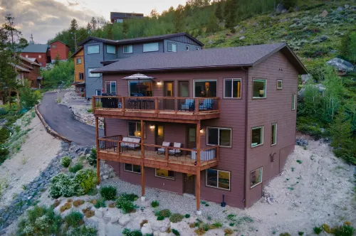 Expansive Mountain Views and Pool Table - Stunning New Escape