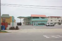 Free Fun and Top Attractions Included - Charming Efficiency Retreat