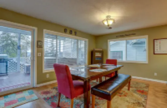 Hot Tub and Gourmet Kitchen with Mt Hood View - Charming Escape