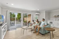 Large Outdoor Patio and Complimentary Bikes - Charming Coastal Escape Hotels in Sanibel