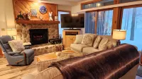 Southridge #9 - Ski-in/ski-out at base of Nub's Nob - Sleeps 6 Hotel a Pleasantview Township