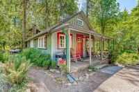 Inviting Waterfront Cabin with Covered Porch & Cozy Interior - Dogs OK