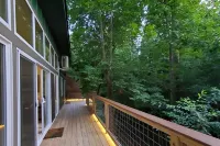 Serene Oasis with Hot Tub and Glass Walls - Stunning Woodland Retreat