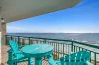 Oceanfront Balcony and Outdoor Pool - Beautiful Family Retreat