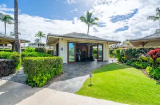 Direct Beach Access and Infinity Pool - Luxurious Coastal Haven