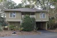 Charming Cottage with Golf Course Views - Cozy Seabrook Island Retreat