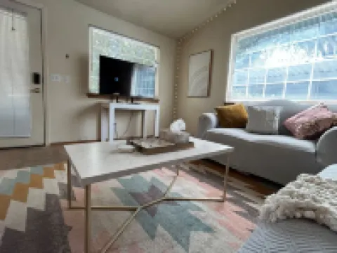 Enchanting Retreat with Mini Bar and Cozy Ambiance - Charming Haven