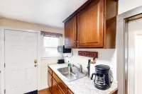 Craftsman Cottage Hotels in Springfield