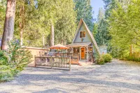 Adorable cabin w/fast WiFi, nearby river access, gas grill, wood stove, firepit Hotels in Mt Hood Village