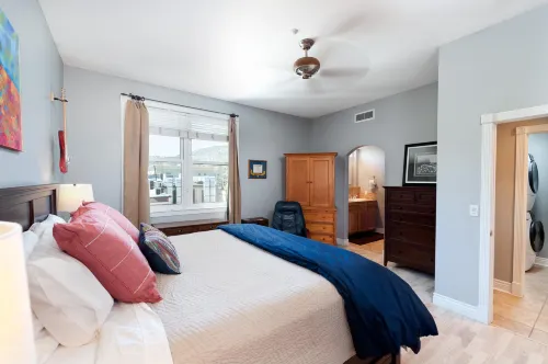 Heart of Downtown with High-End Amenities - Luxury Oasis