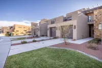 Heated Pool and Beautiful Golf Course Access - Exquisite Oasis Retreat