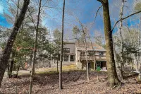 Private Gym, Hot Tub and Game Room Oasis - Expansive Retreat