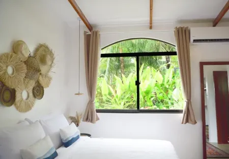 Villa Pura Vida Apartments Siargao Отели рядом с достопримечательностью «The Boardwalk at Cloud 9 Resort»