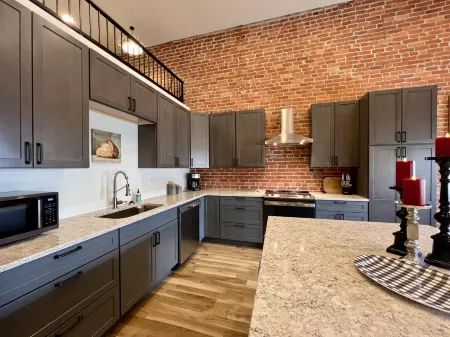 Gorgeous Main Street Views and Stylish Interiors - Elegant Downtown Loft