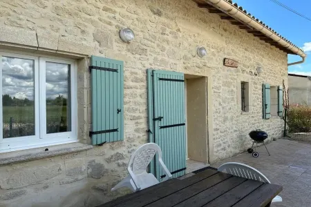 Uzès superb, comfortable gîte with swimming pool 700m from town center: