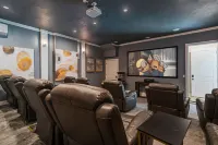 Private Pool and Arcade - Elegant Luxury Retreat