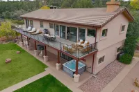 Majestic Red Rocks Views and Hot Tub - Stunning Wellness Retreat