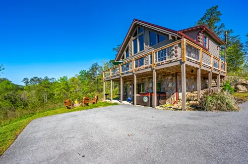 Hot Tub, Theater, Fire Pit and Pool Table - Gorgeous Mountain Retreat Hotels in Sevier County