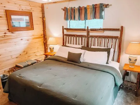 Hot Tub | Pet Friendly | Near Midtown