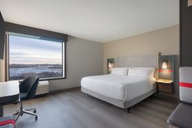 أفيد هوتل أوك كريك باي آيتش جي