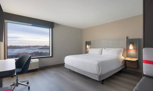 avid hotel OAK Creek by IHG