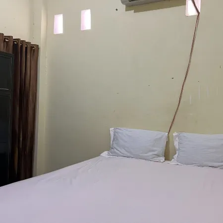Hotel O Qq Kost Near Pantai Kebesaran Beach